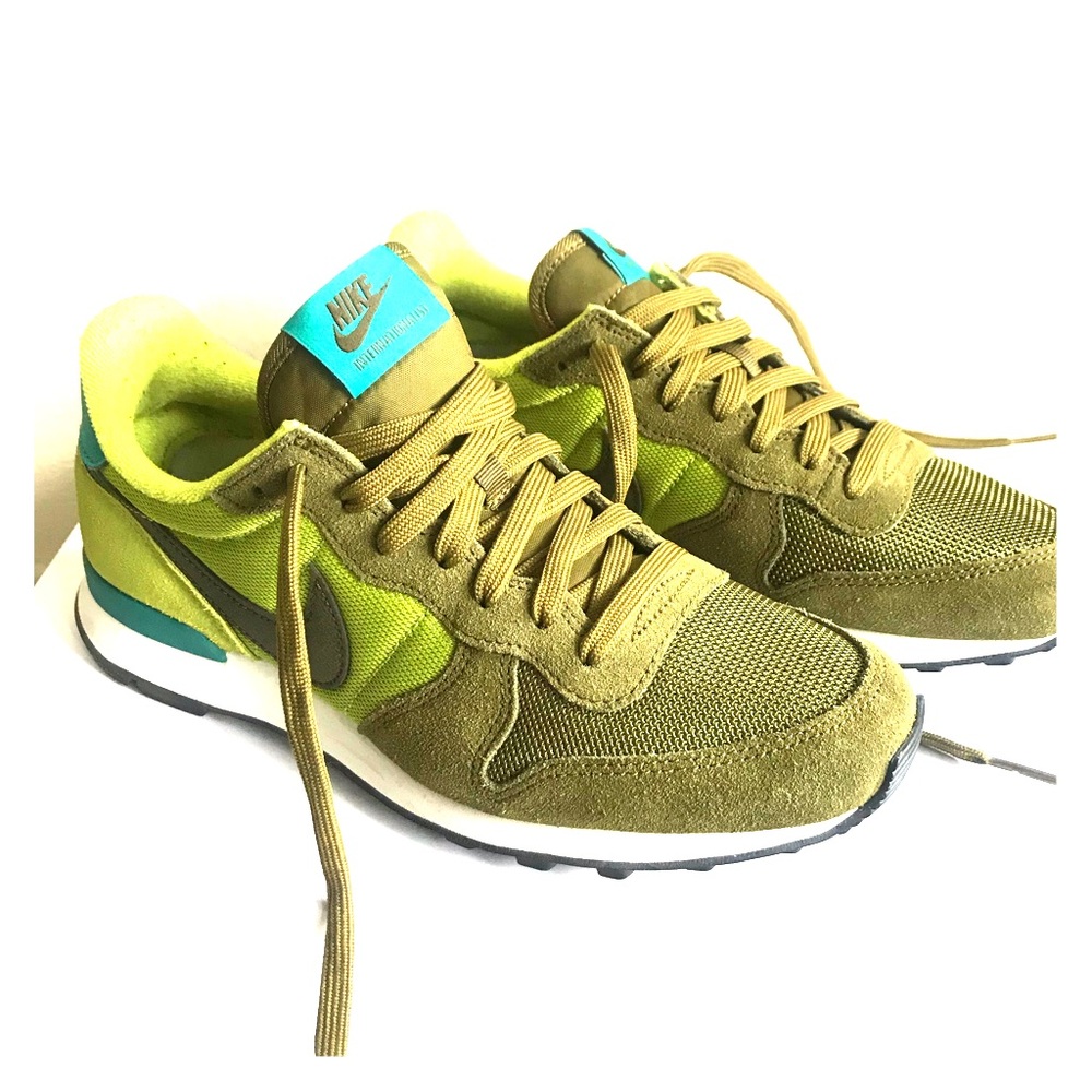 Nike tennis shoes